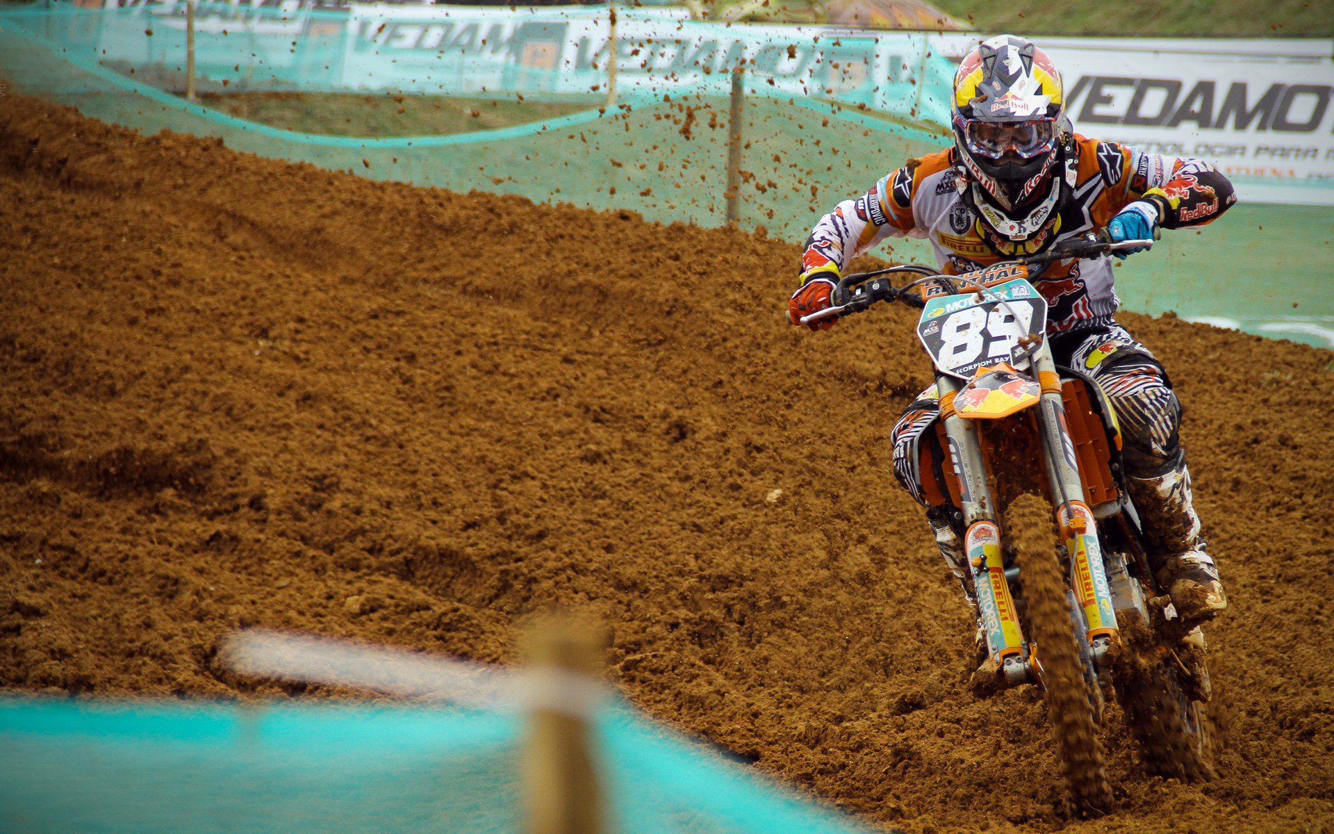 AYX GAMING-科里·简：无畏的突破者，突破对方防线屡屡得手，科里老婆